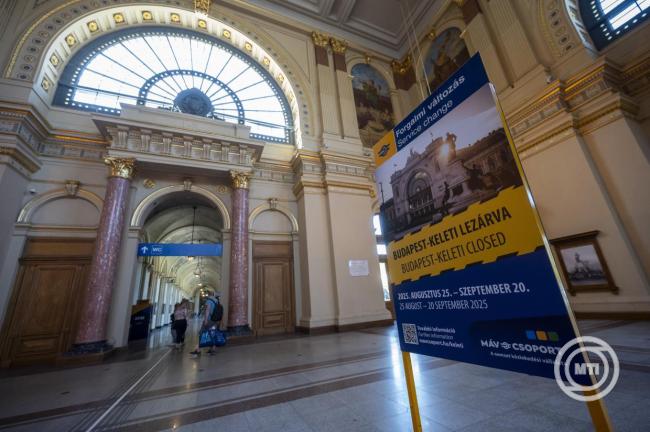 Folytatdik a Keleti plyaudvar plyahlzatnak feljtsa