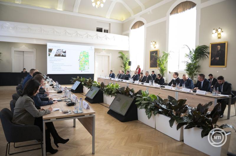 Az Építési és Közlekedési Minisztérium plenáris ülése Esztergomban