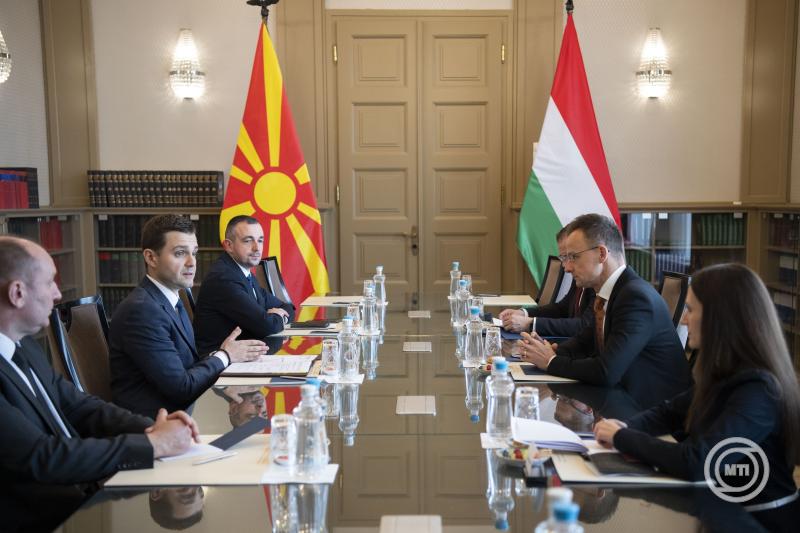 Szijjártó Péter fogadta az észak-macedón külügyi és külgazdasági minisztert
