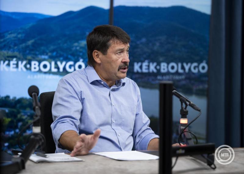 Áder János Kapu Tibor űrhajóssal beszélgetett a volt államfő podcastműsorában