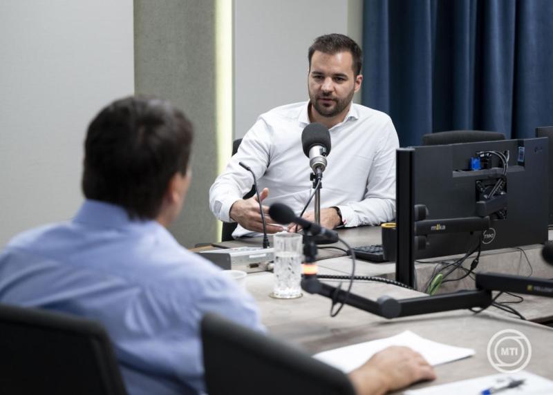 Áder János Kapu Tibor űrhajóssal beszélgetett a volt államfő podcastműsorában