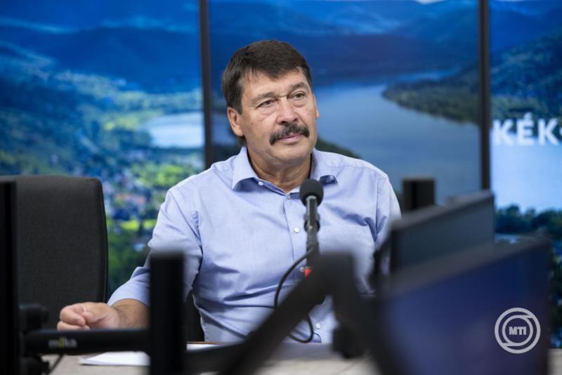 Áder János Kapu Tibor űrhajóssal beszélgetett a volt államfő podcastműsorában