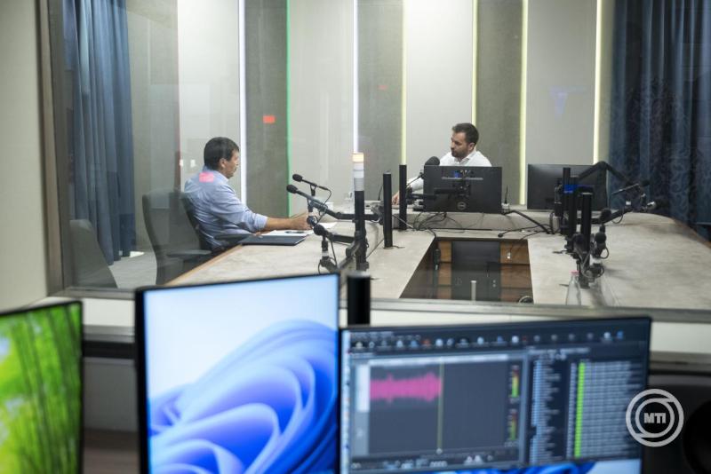 Áder János Kapu Tibor űrhajóssal beszélgetett a volt államfő podcastműsorában