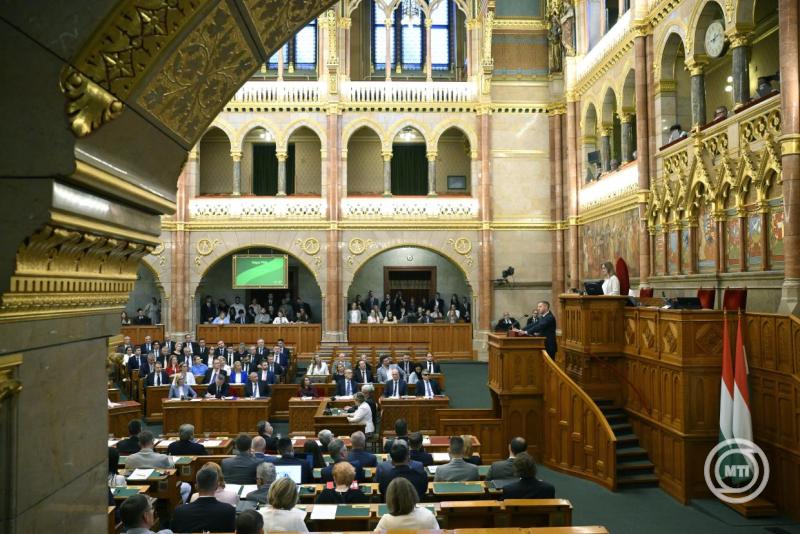 Az Országgyűlés rendkívüli ülése