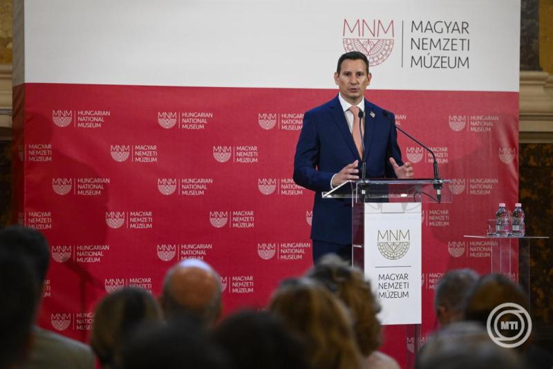 A tengerentúlra vándorolt magyarok sorsát bemutató kiállítás megnyitója a Nemzeti Múzeumban