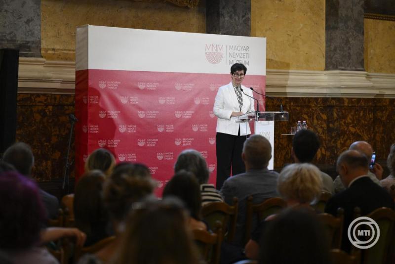 A tengerentúlra vándorolt magyarok sorsát bemutató kiállítás megnyitója a Nemzeti Múzeumban
