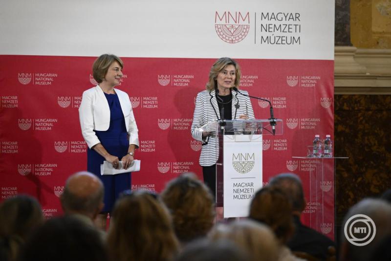 A tengerentúlra vándorolt magyarok sorsát bemutató kiállítás megnyitója a Nemzeti Múzeumban