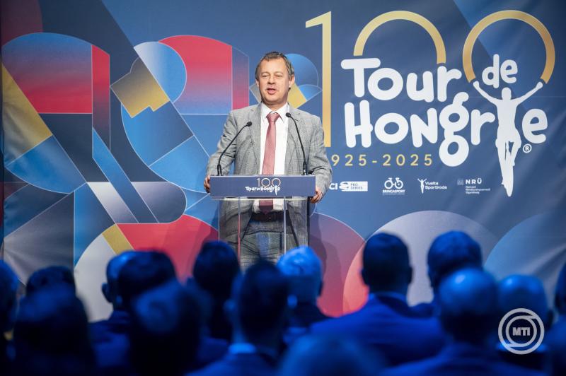 A százéves Tour de Hongrie országúti kerékpáros körverseny útvonalbemutató gálája Budapesten