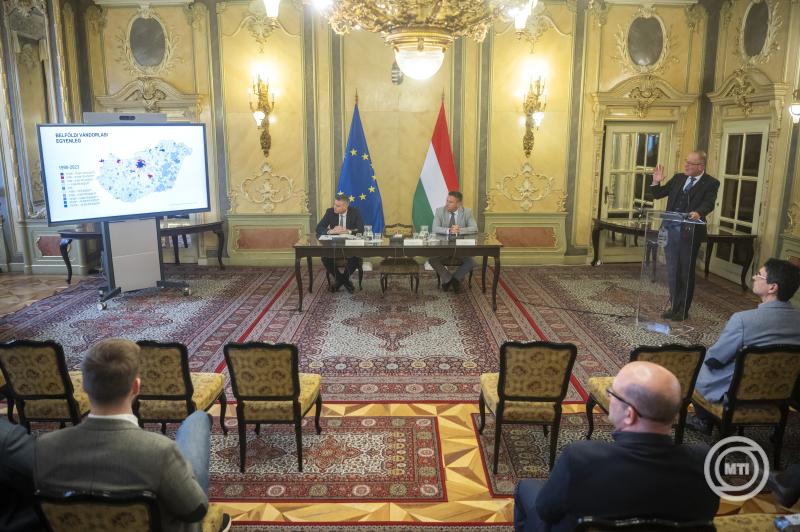 Konzultáció a helyi önazonosság védelméről szóló törvényről Budapesten