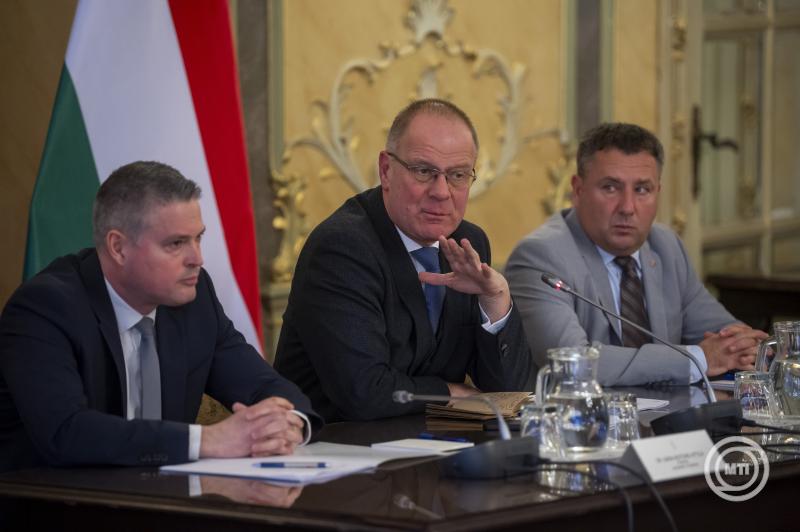 Konzultáció a helyi önazonosság védelméről szóló törvényről Budapesten