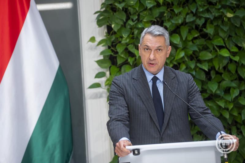 Közlekedési infó - Sajtótájékoztató az Építési és Közlekedési Minisztériumban