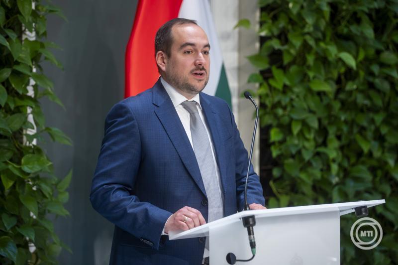 Közlekedési infó - Sajtótájékoztató az Építési és Közlekedési Minisztériumban