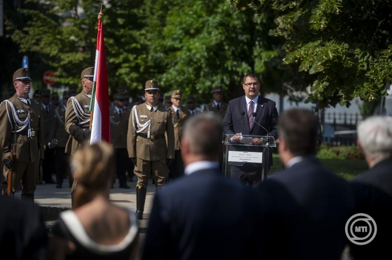 Az 56-os vértanúk emléknapja - Megemlékezés Nagy Imre szobránál