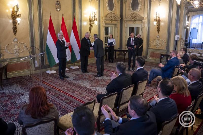 Karitatív tevékenység nyújtásáért adományozott okleveleket adtak át Budapesten