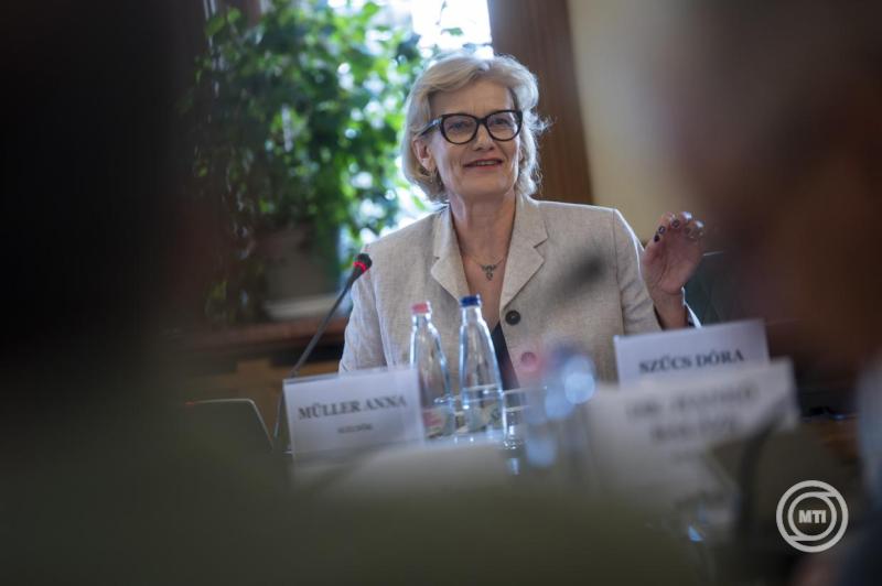 Az Országgyűlés oktatási bizottságának ülése