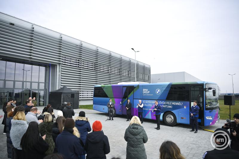 Bemutattk a debreceni BMW autgyr karrierbuszt