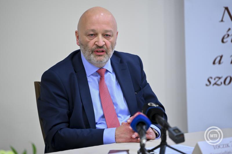 Sajtótájékoztató a tankönyvgyártásról az Alföldi Nyomdában
