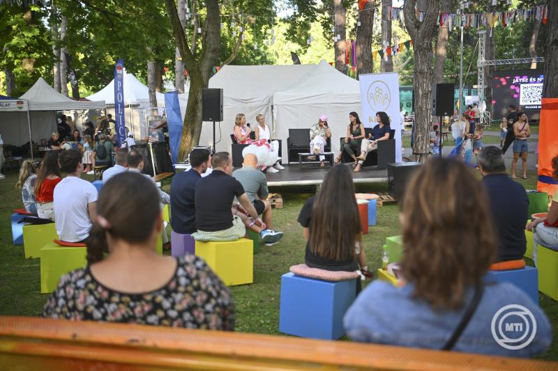 Campus Fesztivál - Kerekasztal-beszélgetés Család és munka - női vezetők a közéletben címmel