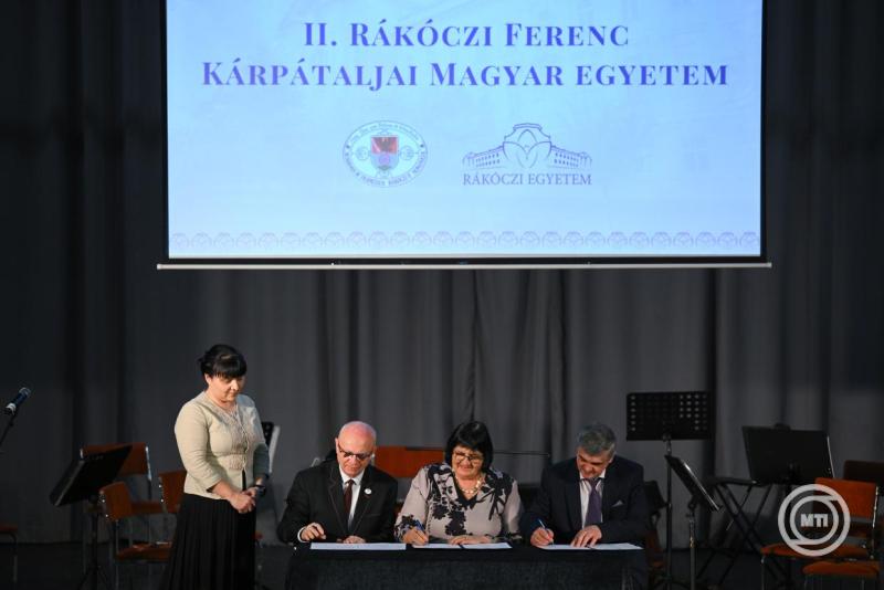 Együttműködést kötött a vásárosnaményi önkormányzat és a kárpátaljai magyar egyetem