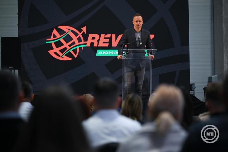 Felavatták a Révész Trans Kft. új csarnokát Tiszaújvárosban