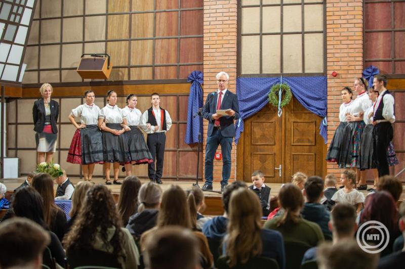 A Nemzetiségi Tanulmányi Ösztöndíjak átadója Baján