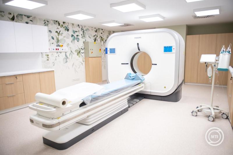 Új képalkotó diagnosztikai eszközöket adtak át a Bajai Szent Rókus Kórházban