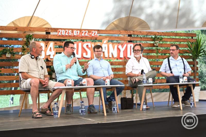 Tusványos - A 34. Bálványosi Nyári Szabadegyetem és Diáktábor