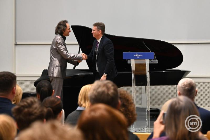 Bogányi-koncertzongorát adományozott a KIM a Székely Nemzeti Múzeumnak