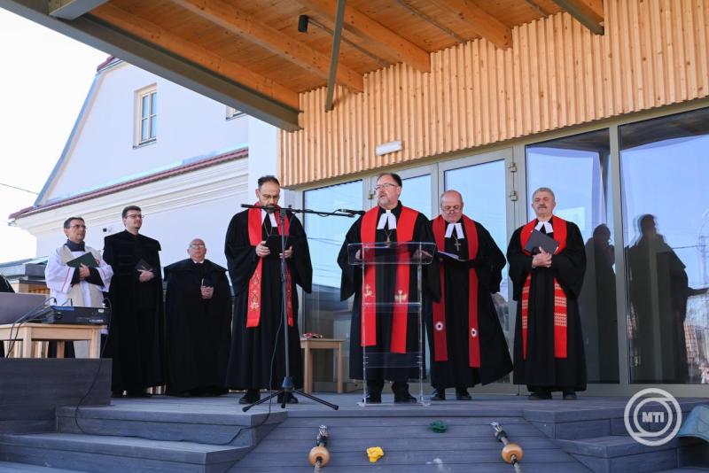 Óvodát és oktatási központot avattak az erdélyi Fogarason