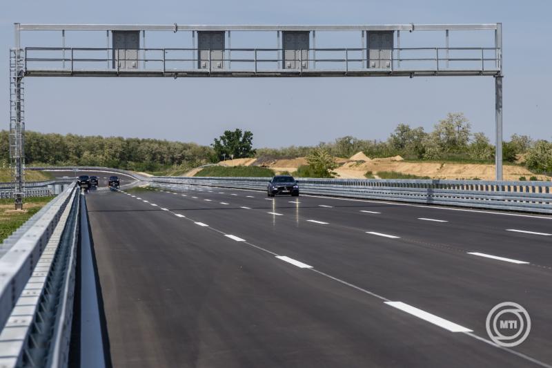 Átadták a ZalaZONE nagy sebességű oválpályáját