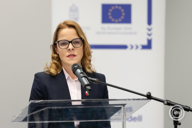 Sajtótájékoztató a pedagógusok béremeléséről