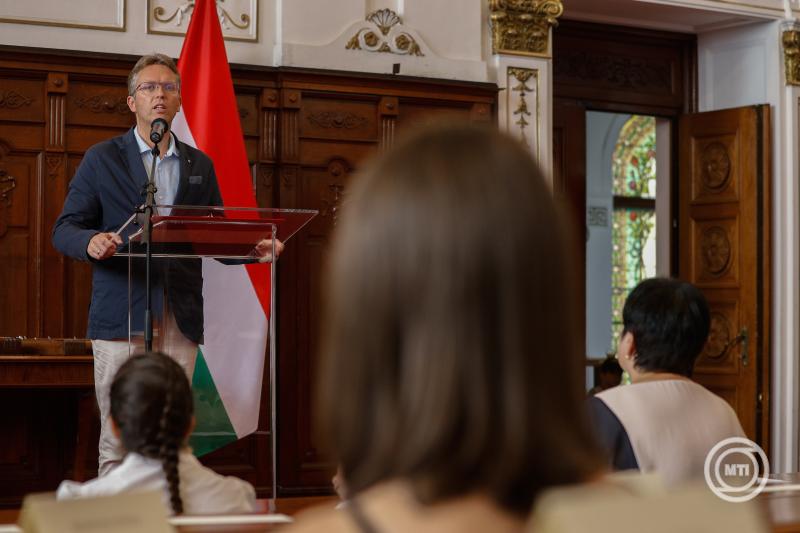Átadták a Kárpát-medencei Életmese írói pályázat díjait