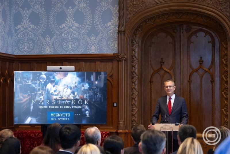 A Szentháromság téren folytatódik a Marslakók kiállítás