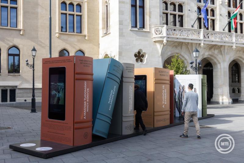 A Szentháromság téren folytatódik a Marslakók kiállítás