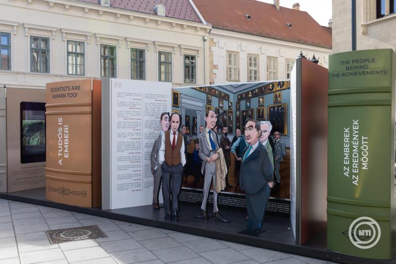 A Szentháromság téren folytatódik a Marslakók kiállítás