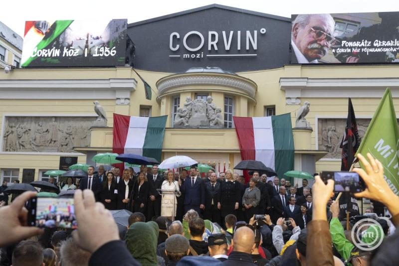 Október 23. - A Mi Hazánk Mozgalom megemlékezése a Corvin közben