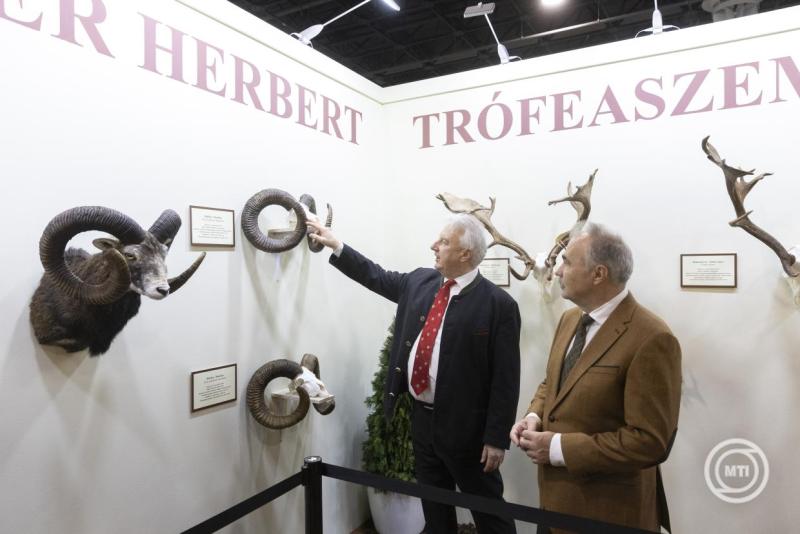 Megnyílt a 32. FeHoVa Fegyver, horgászat, vadászat nemzetközi kiállítás a Hungexpón