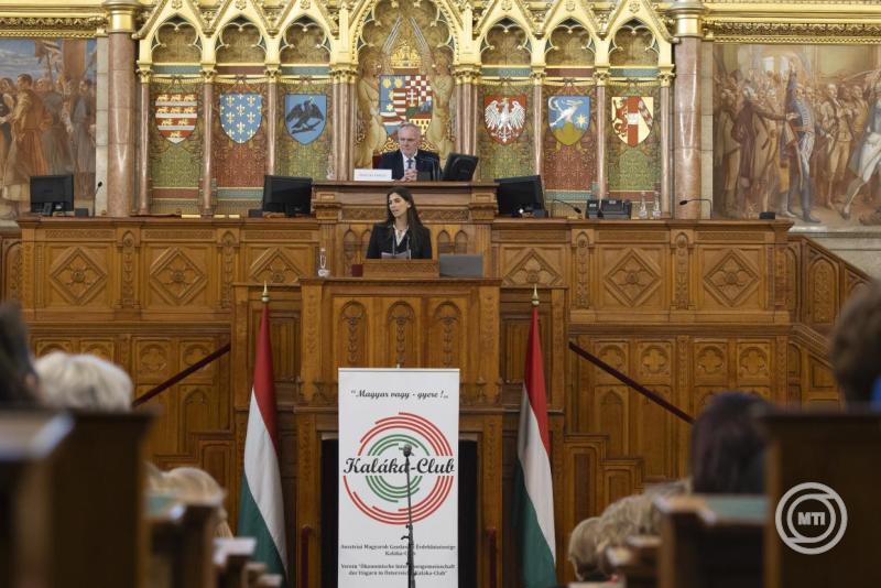 A Magyar nők a nagyvilágból a békéért és az összetartozásért című konferencia az Országházban