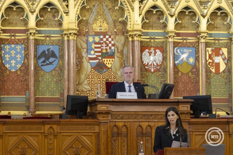 A Magyar nők a nagyvilágból a békéért és az összetartozásért című konferencia az Országházban