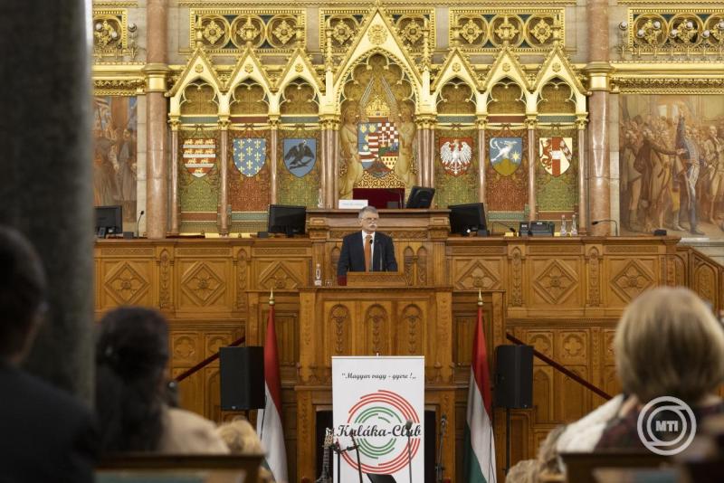 A Magyar nők a nagyvilágból a békéért és az összetartozásért című konferencia az Országházban