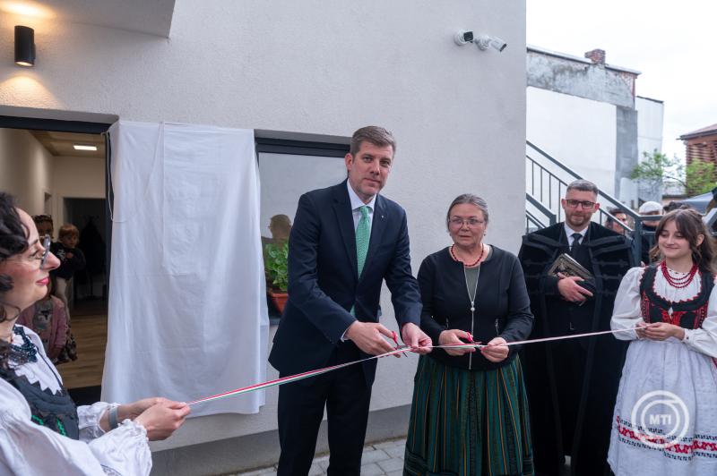 Átadták a Kallós Zoltán Népzeneiskola új épületét Kolozsváron