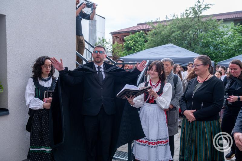Átadták a Kallós Zoltán Népzeneiskola új épületét Kolozsváron