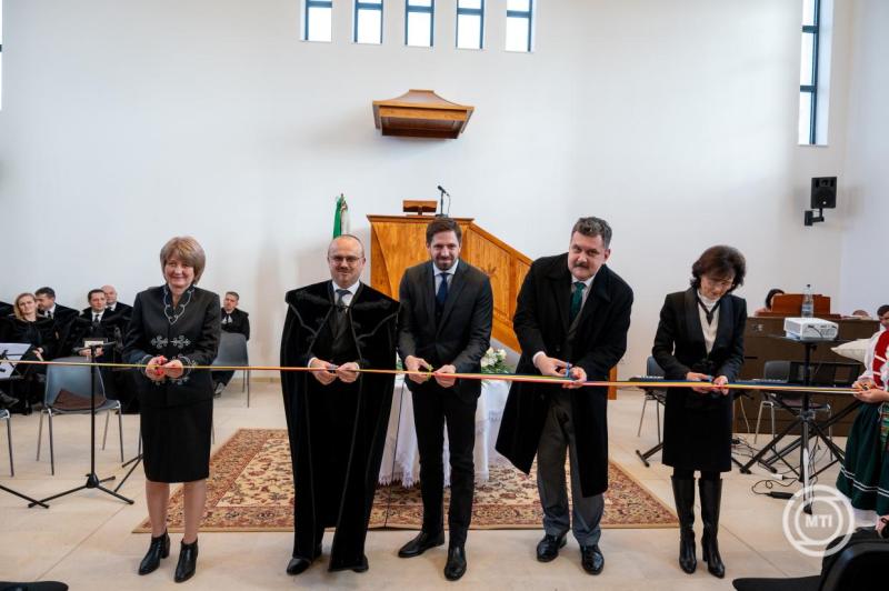 Átadták az új református templomot Hadadon