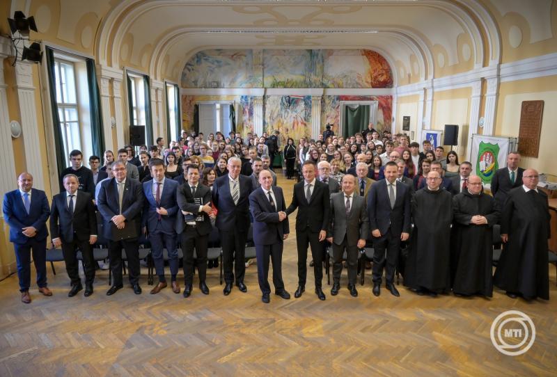 A Selye János Gimnázium bencés emlékévi ünnepsége Révkomáromban