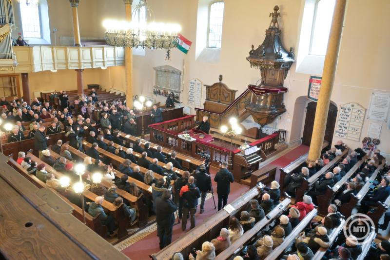 Jókai 200 - Megemlékezés Jókai Mór születésének 200. évfordulóján Révkomáromban