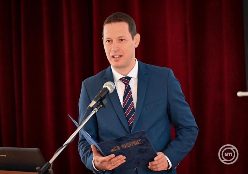 A diaszpórában magyar nyelvet és kultúrát tanító szakemberek szakirányú továbbképzésének megnyitója Győrben