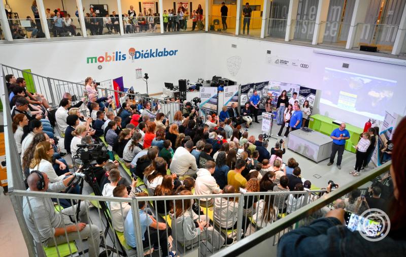 Axiom-4 - Gyermekek kérdeztek Győrből Kapu Tibor kutatóűrhajóstól