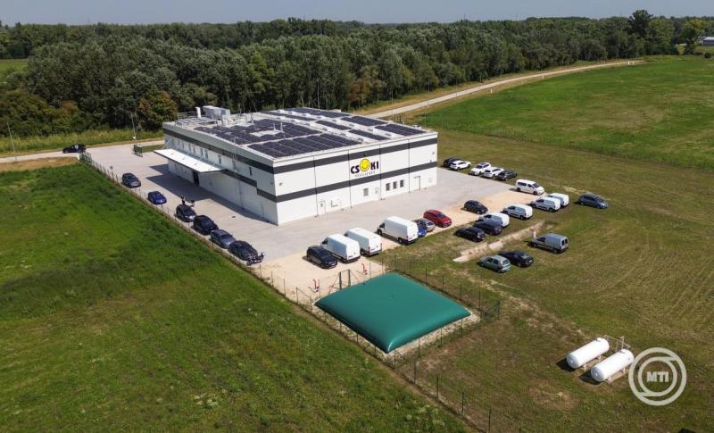A Csoki Nyugat Kft. ikrényi üzemének átadójá