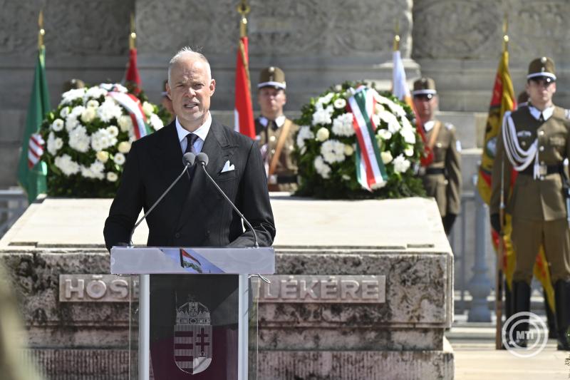 Az MH területvédelmi tartalékos állományának összevont katonai eskütétele a Hősök terén