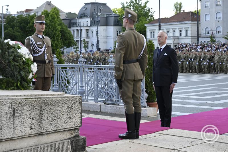 Az MH területvédelmi tartalékos állományának összevont katonai eskütétele a Hősök terén